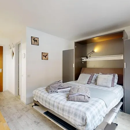 With A Swimming Pool In Apartamento