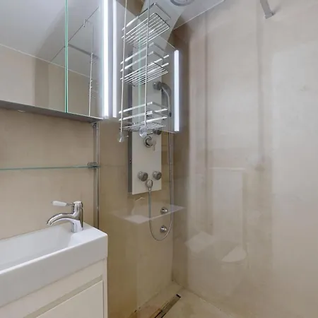 With A Swimming Pool In Apartamento
