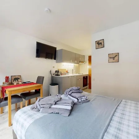 With A Swimming Pool In Apartamento